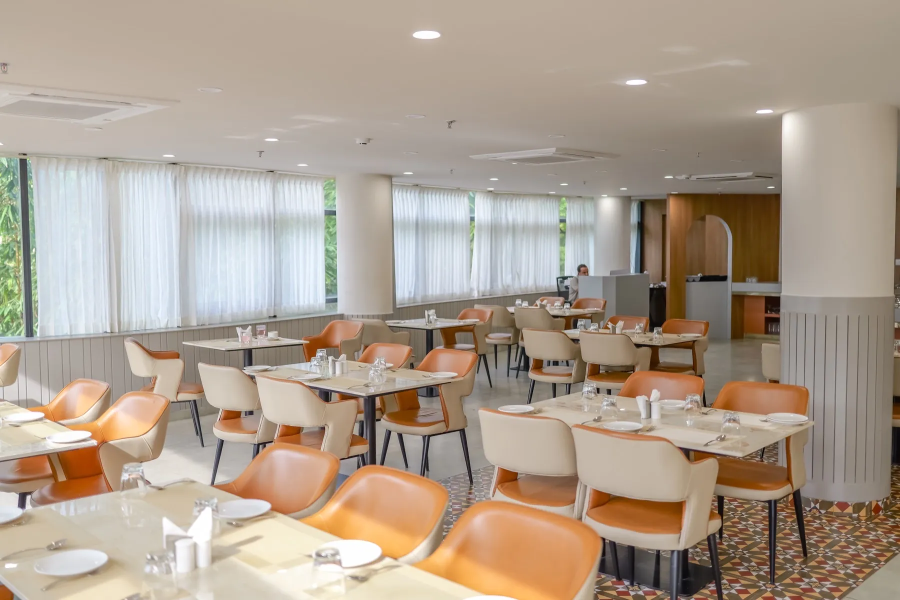 Hotel Explora Calicut restaurant seating area