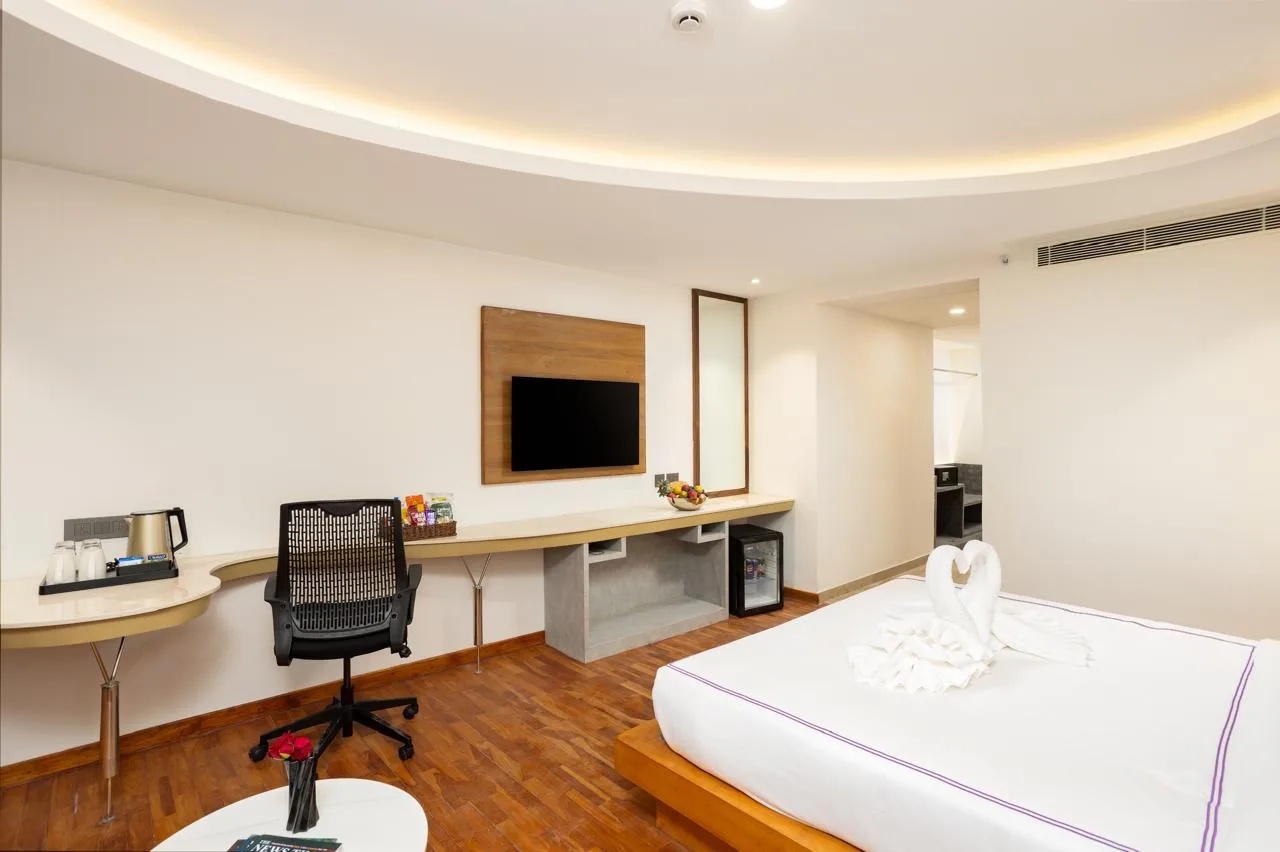 Deluxe Twin Room at Hotel Explora Calicut with city access